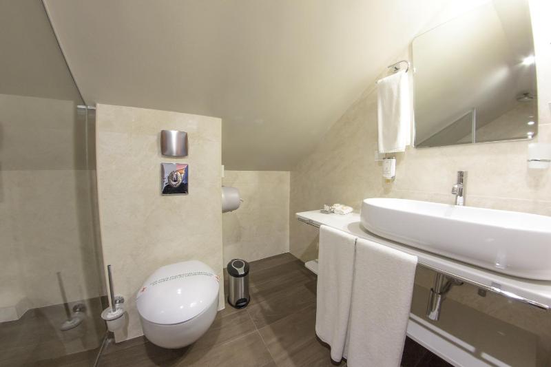 Standard Double or Twin Room image 2