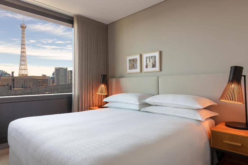 One-Bedroom Executive King Suite with Sofa Bed image 4