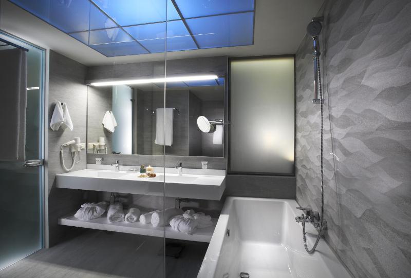 Suite (2 Adults + 2 Children) image 2