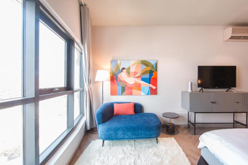 Lux Executive Residence at City Garden by CIRCADIAN - image 7