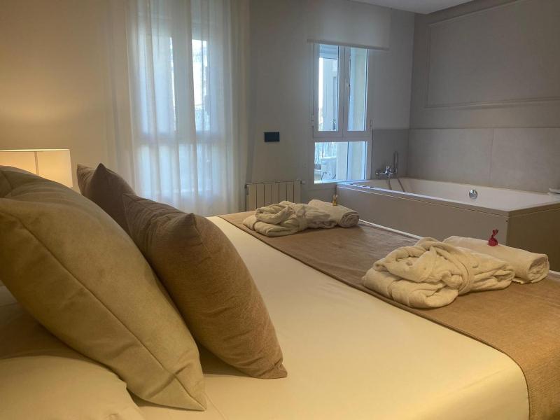 Deluxe Double Room with Spa Bath  image 4