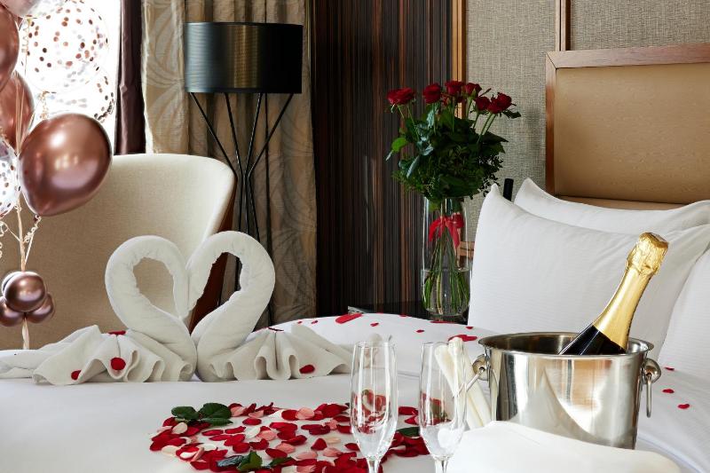 King Guest Room image 2