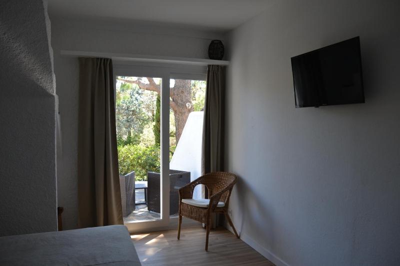 Double Room with Terrace image 3