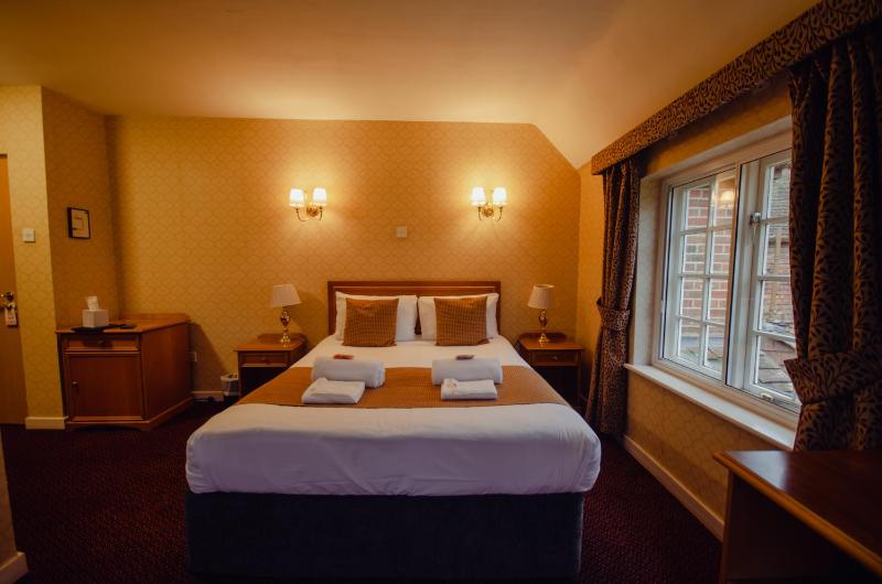 Double Room image 3