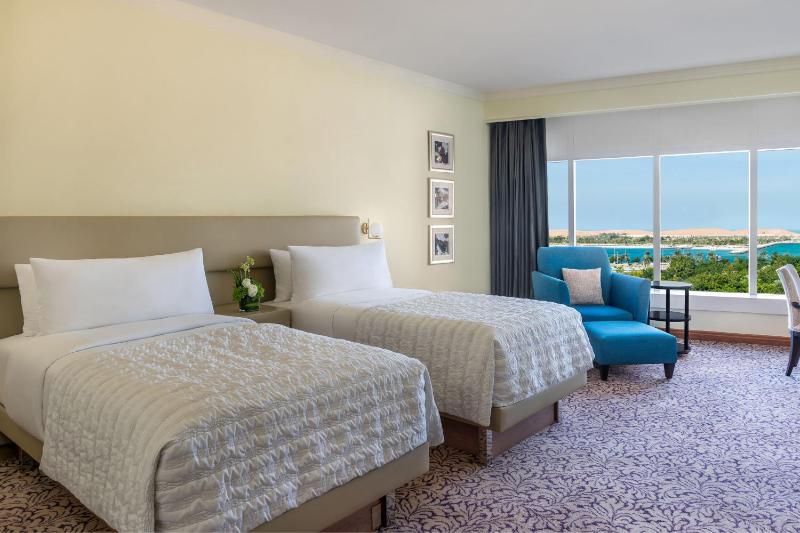 Le Royal Room, Larger Guest room                       image 1