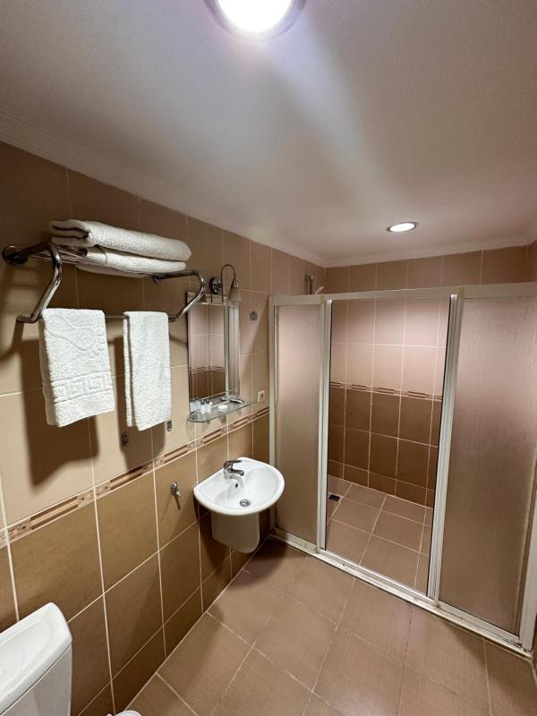 Large Double Room image 1