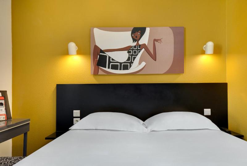 Standard Double Room image 4