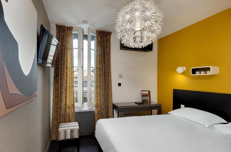 Standard Double Room image 2
