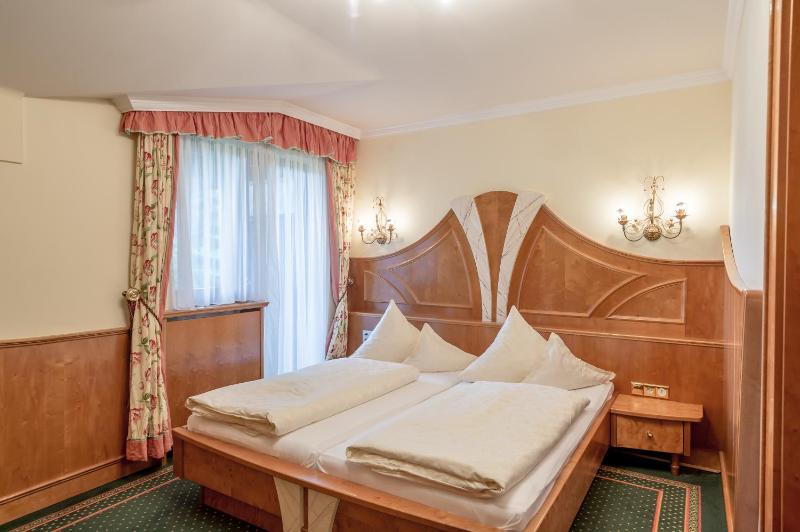 Two-Bedroom Suite image 3