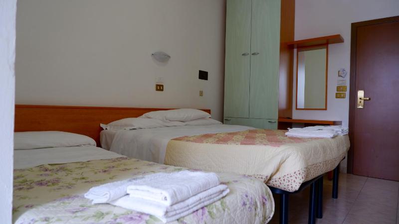 Double Room with Extra Bed image 3