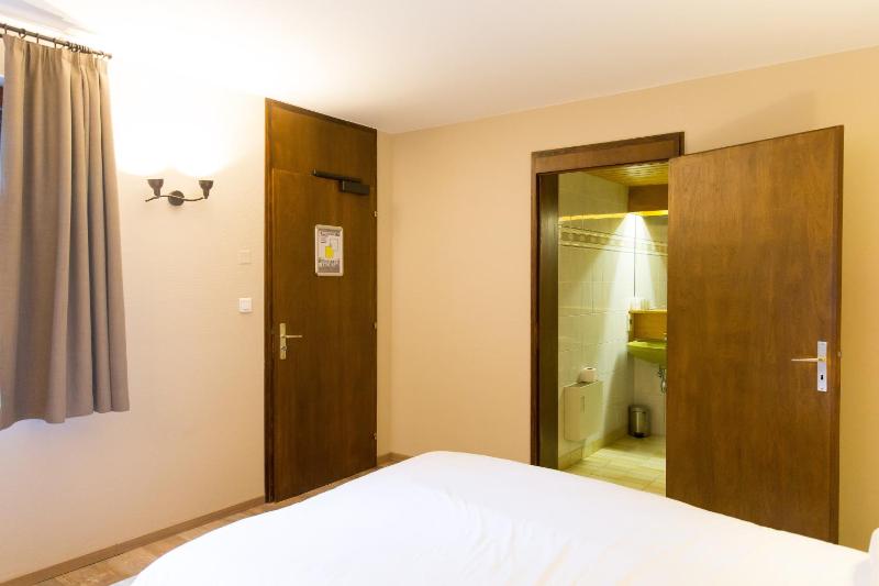 Double Room with Garden View image 3
