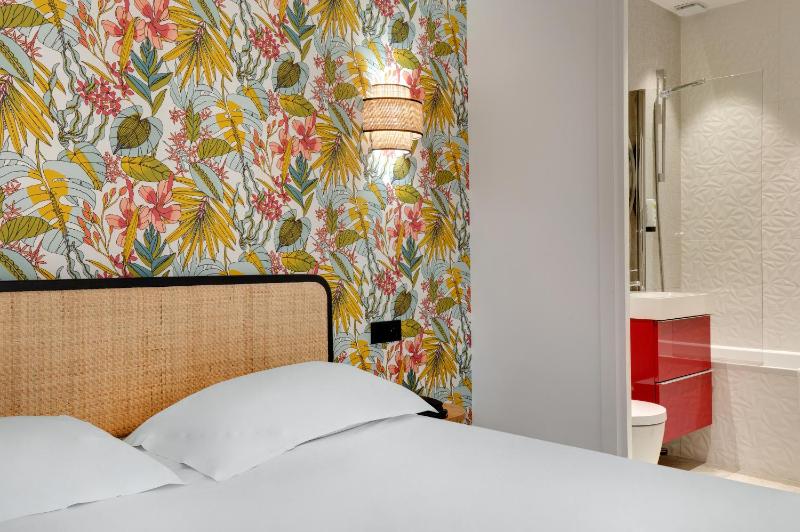 Classic Double Room image 2