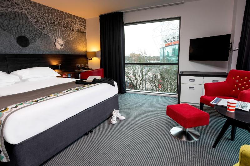 Deluxe King Room with Stadium View image 3