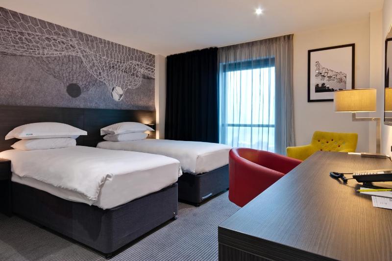 Standard Twin Room image 3