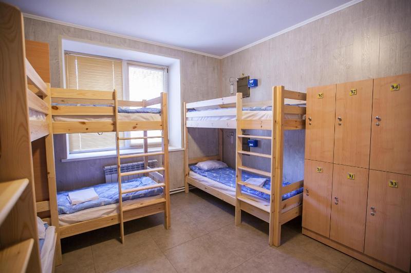 6-Bed Mixed Dormitory Room image 2