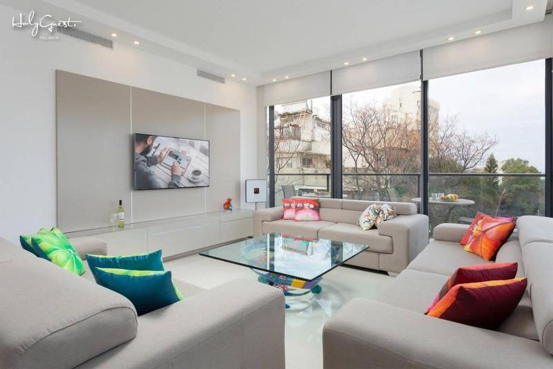 White House 3BR in Gordon Beach by HolyGuest - image 5