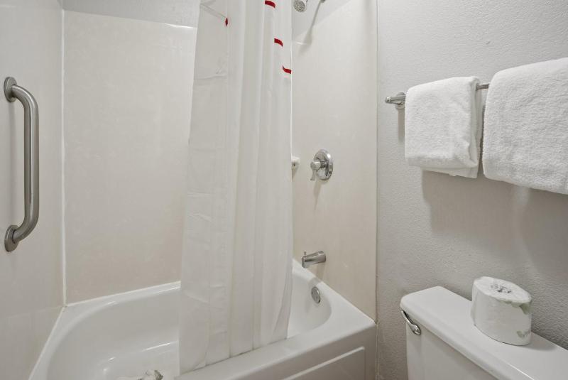 Deluxe Room with Two Double Beds Smoking image 2