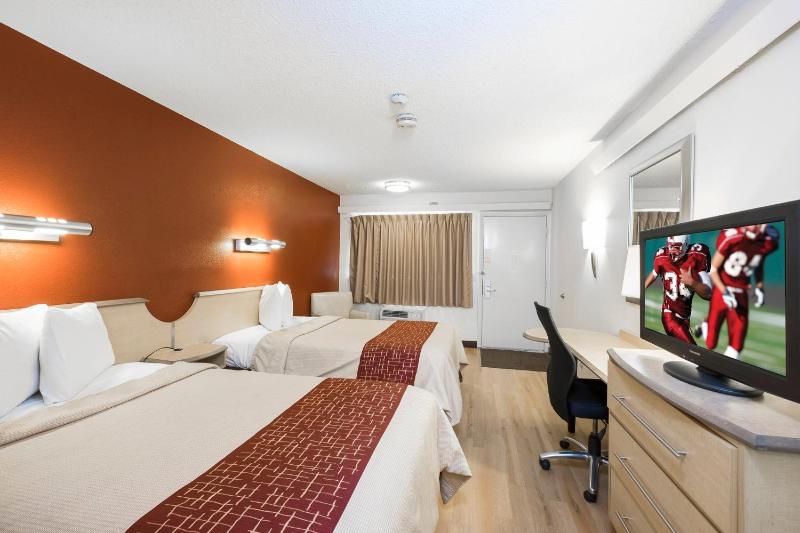 Deluxe Room with Two Double Beds Disability Access Smoke Free image 4
