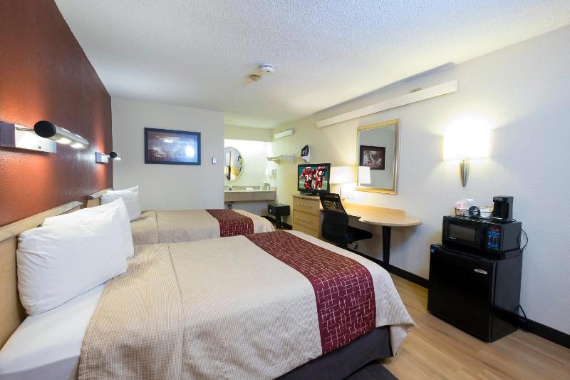 Deluxe Room with Two Double Beds Smoke Free image 3