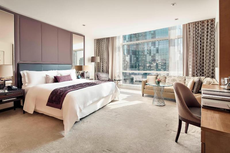 Signature Butler Service, Guest room, 1 King image 1