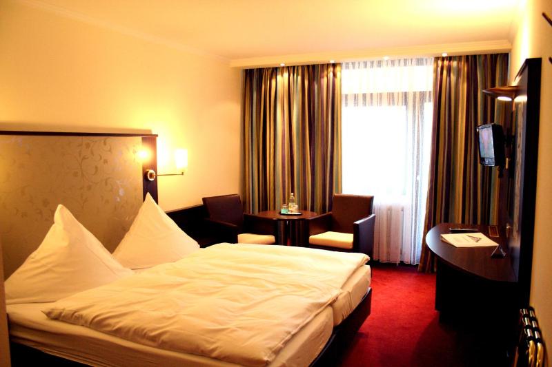 Double Room image 2