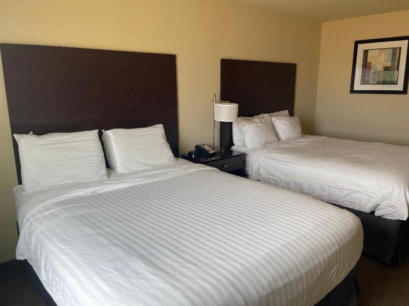 Queen Room with Two Queen Beds image 3