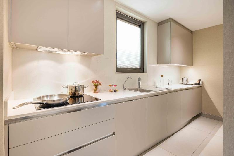 Superior Suite image 3