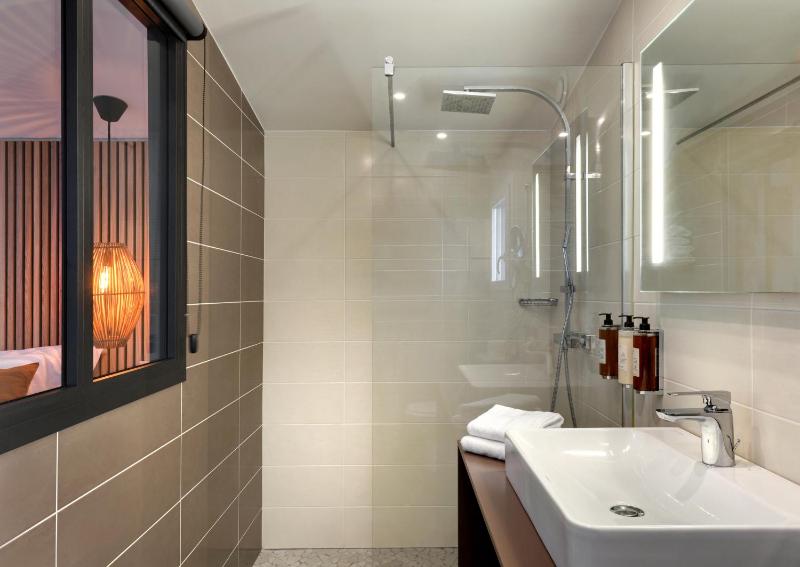 Studio 5 Persons image 3