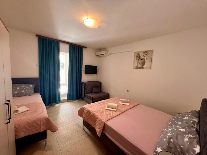 Studio with Balcony image 3