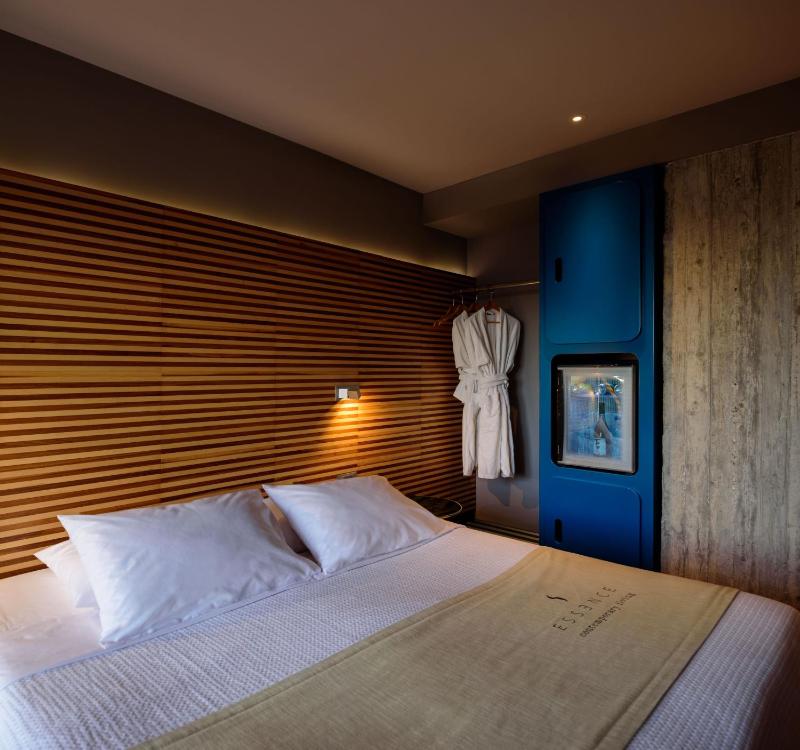 Comfort Double or Twin Room with Pool View image 2