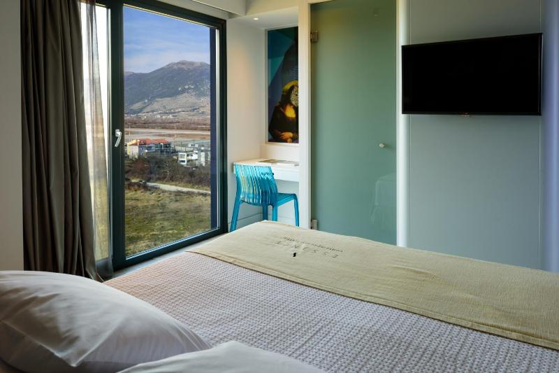 Premier Double or Twin Room with Mountain View image 2