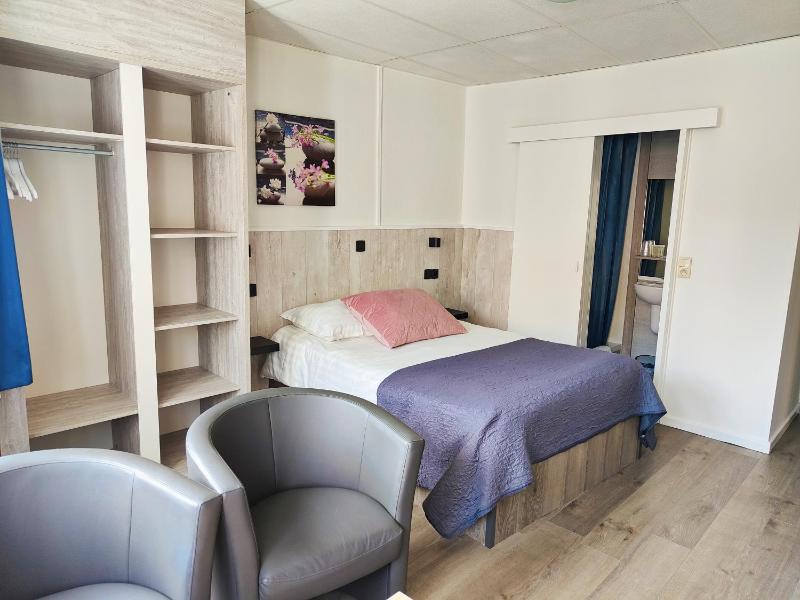 Double Room image 1