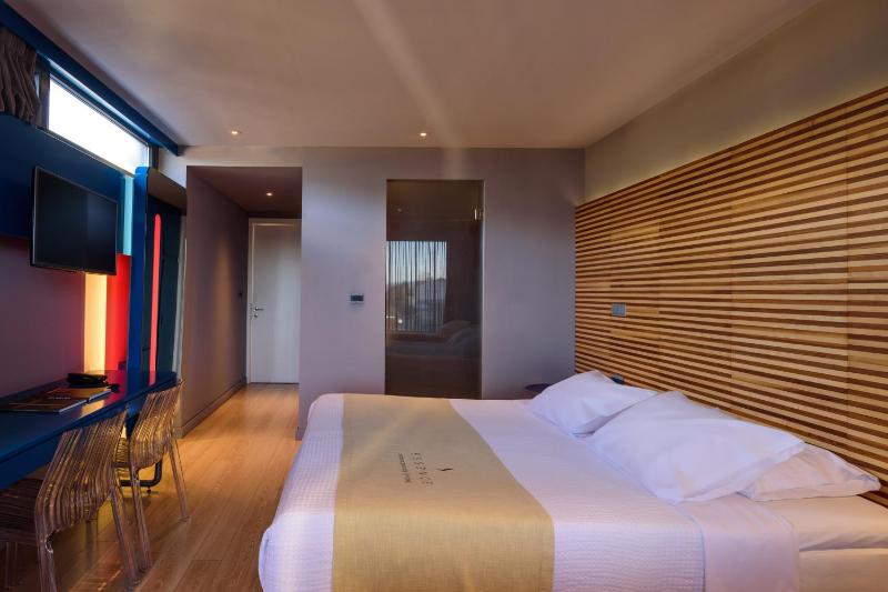 Elegant Triple Room with Mountain View image 4