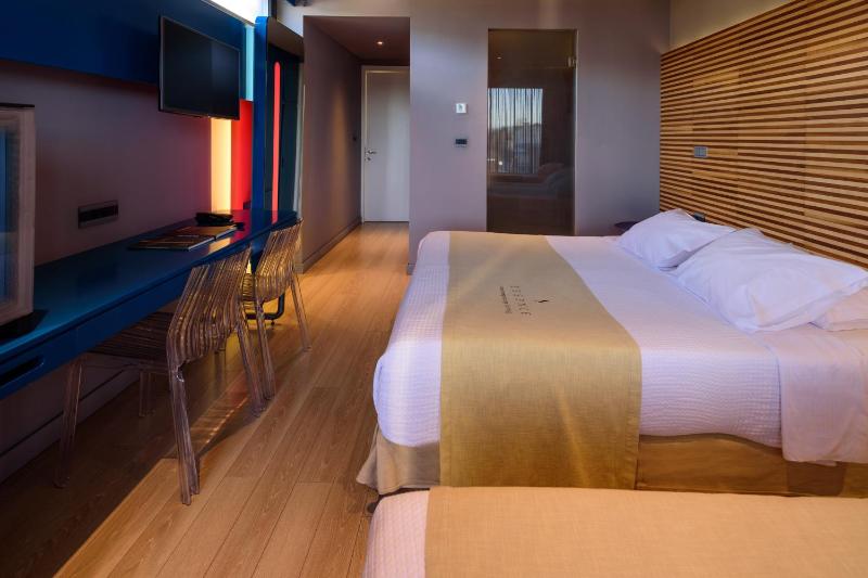 Supreme Quadruple Room with Mountain View image 2