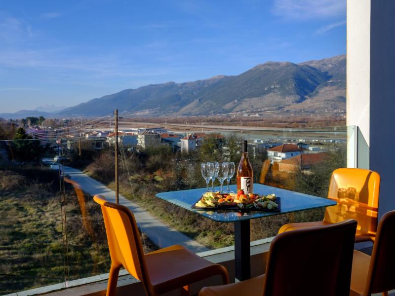 Elegant Triple Room with Mountain View image 3