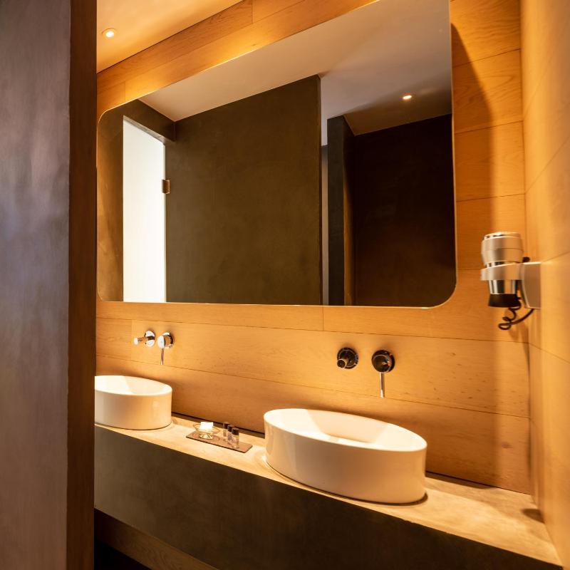 Elegant Triple Room with City View image 4