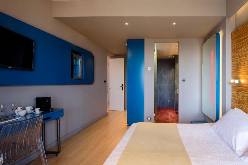 Executive Double Room with Lake View image 2