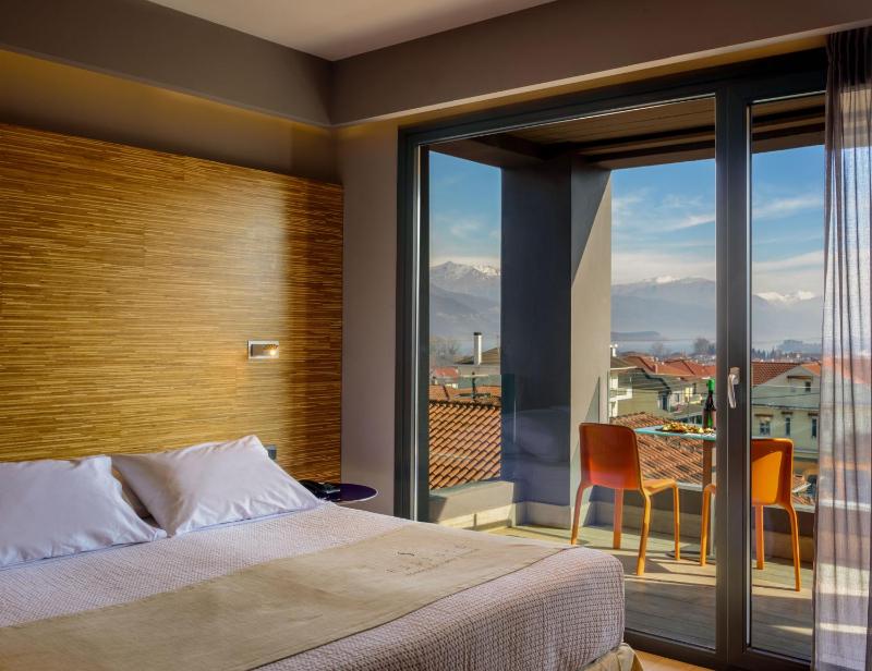 Executive Double Room with Lake View image 1