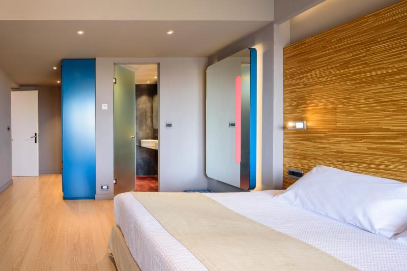 Executive Double Room with Lake View image 3