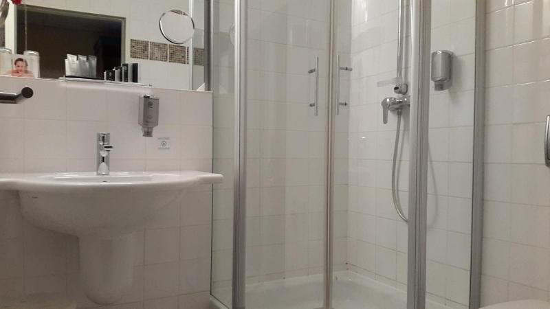 Standard Double Room image 3