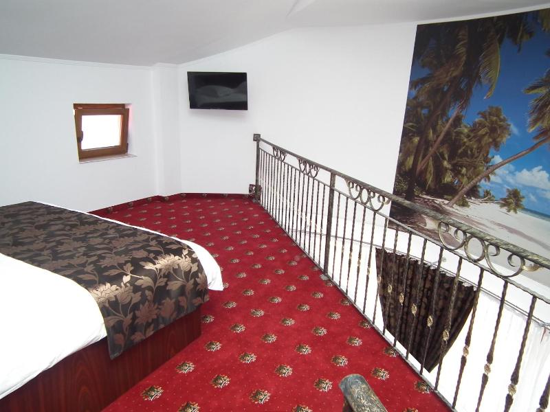 Vila Queen Mary - image 25