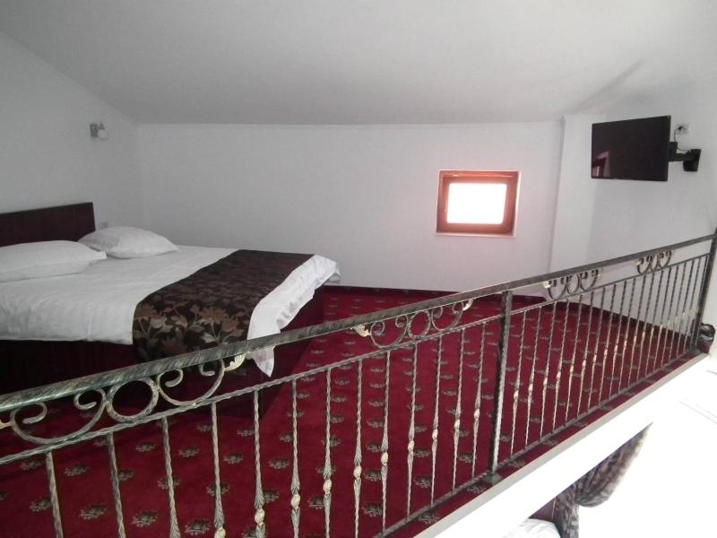 Vila Queen Mary - image 28
