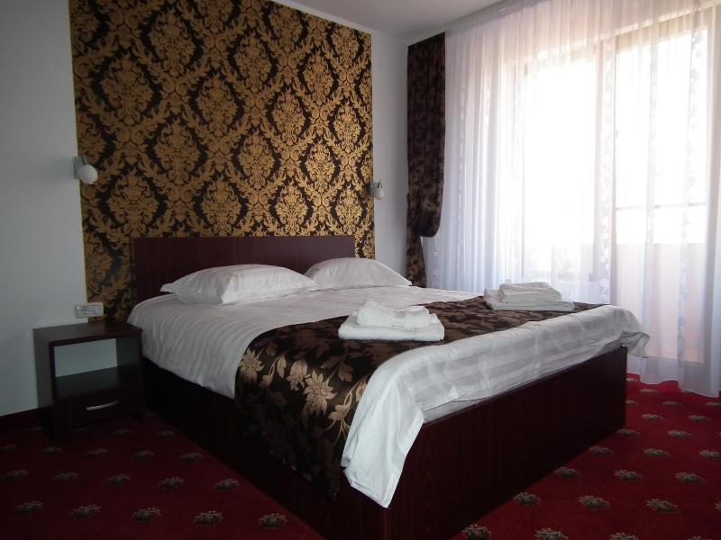 Vila Queen Mary - image 32