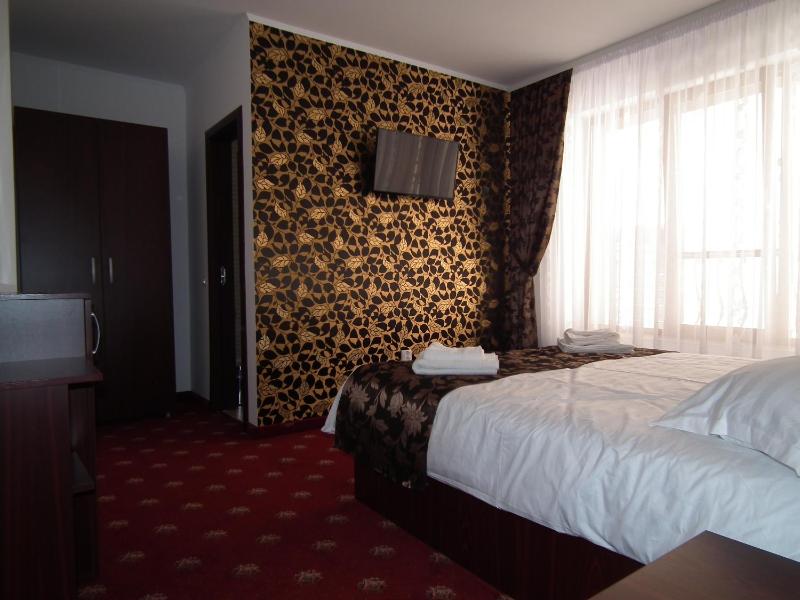 Double Room image 3
