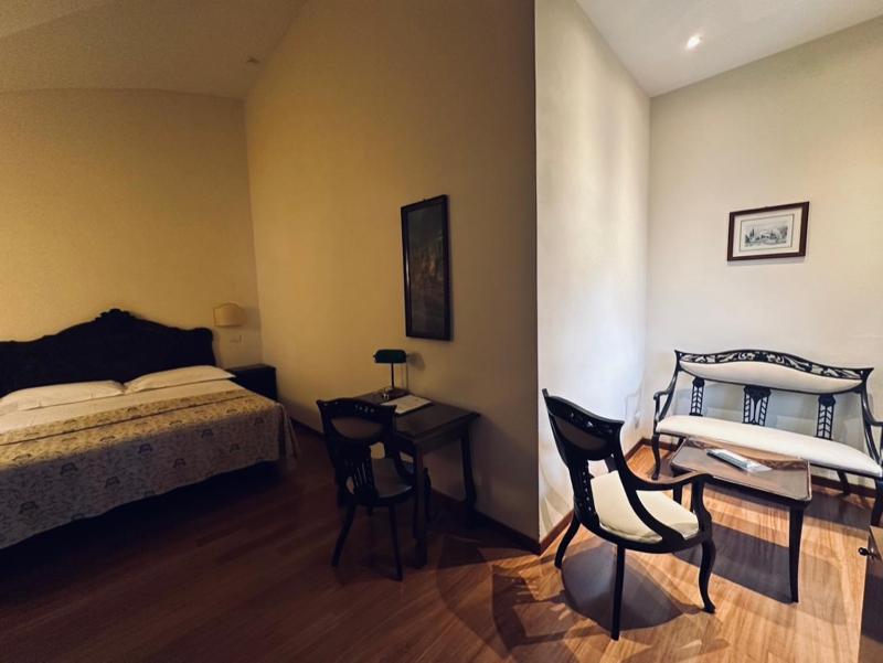 Double Room image 2