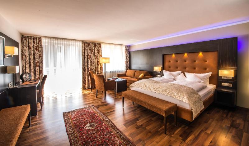 Junior Suite with Balcony image 3