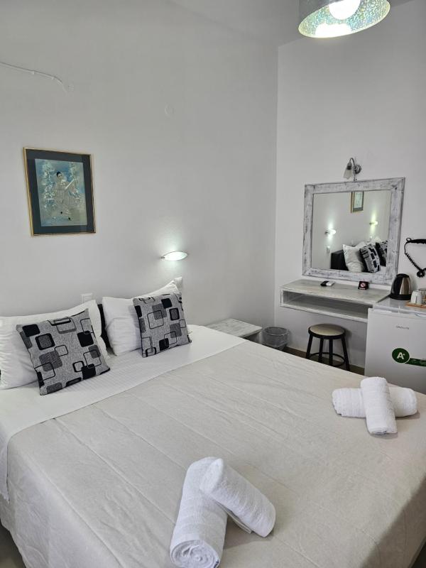 Standard  Double Room image 4