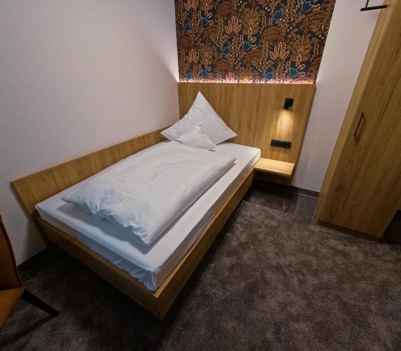 Deluxe Single Room image 3
