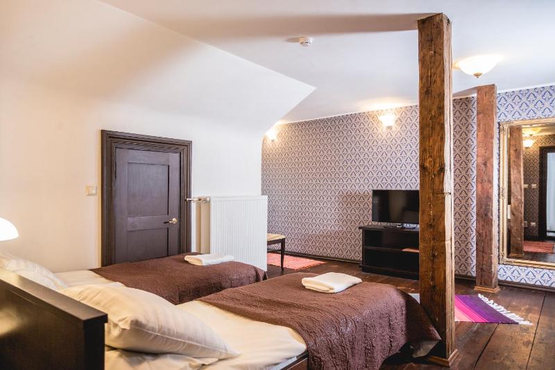 Twin Room image 4