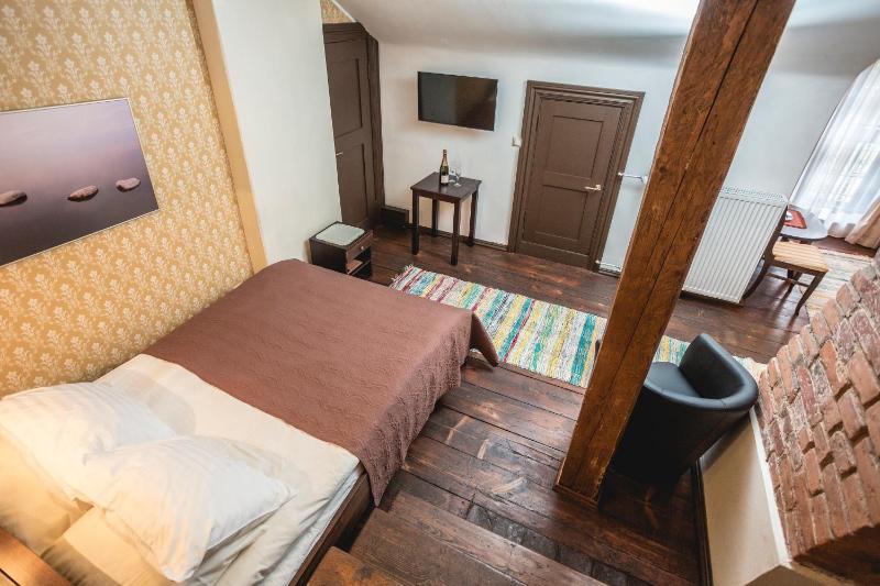 Deluxe Double Room with Garden View image 3